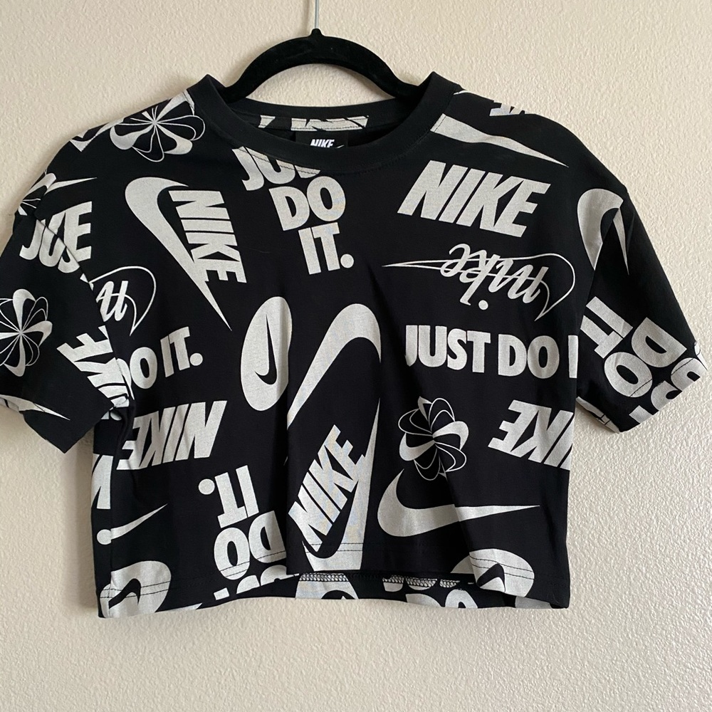 Nike top